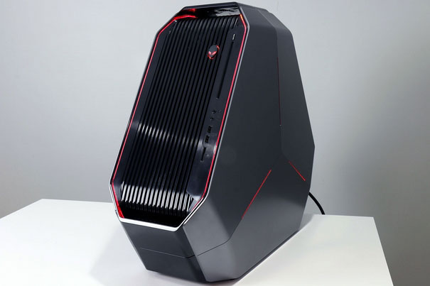 Un Po Di PC Porn Col Case Triangolare Del Nuovo Bestione Alienware